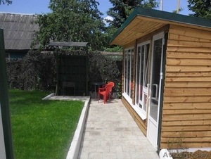  2-комнатная квартира в коттедже с огороженной территорией и беседкой.