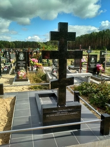 Памятник из карельского гранита